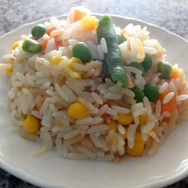¿Cuántas calorías tiene 1 2 taza de harina de arroz?