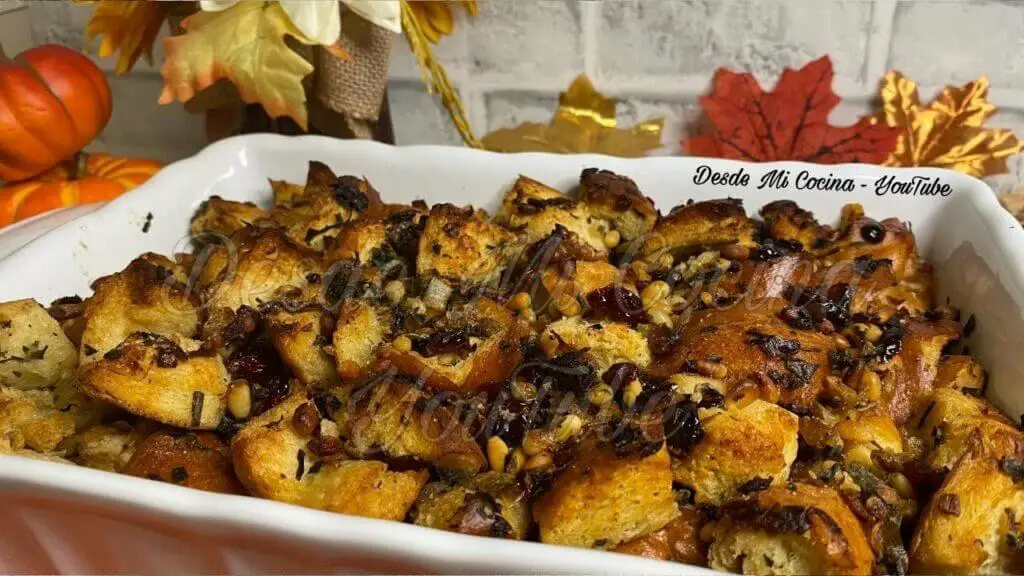 Increíble receta del relleno de pavo para el Thanksgiving Day de estilo tradicional americano