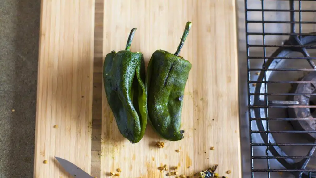Aprende a asar el chile poblano perfectamente en casa ¡Fácil y delicioso!