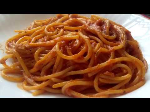 Deléitate con nuestro sencillo y delicioso plato: espaguetis con atún y tomate