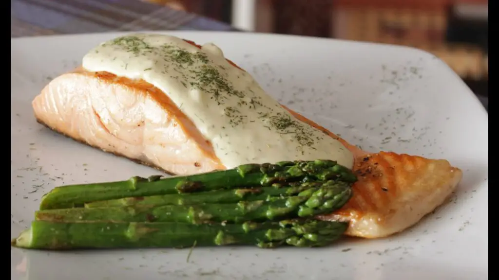 Descubre las mejores salsas para tu salmón a la plancha: ¡Un deleite en cada bocado! #SalsasParaSalmón