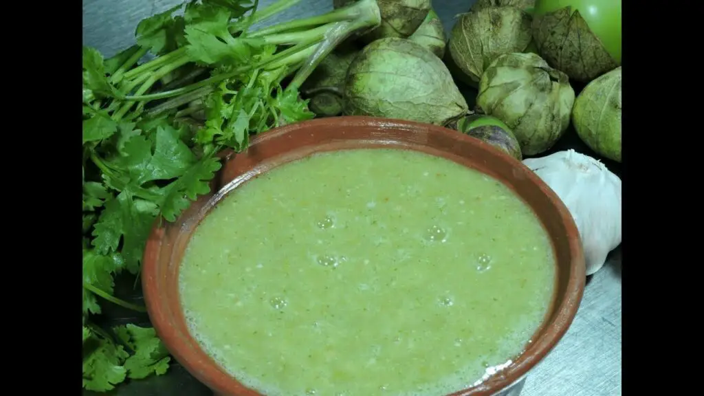 Experimenta el sabor auténtico con nuestra salsa verde sin chile