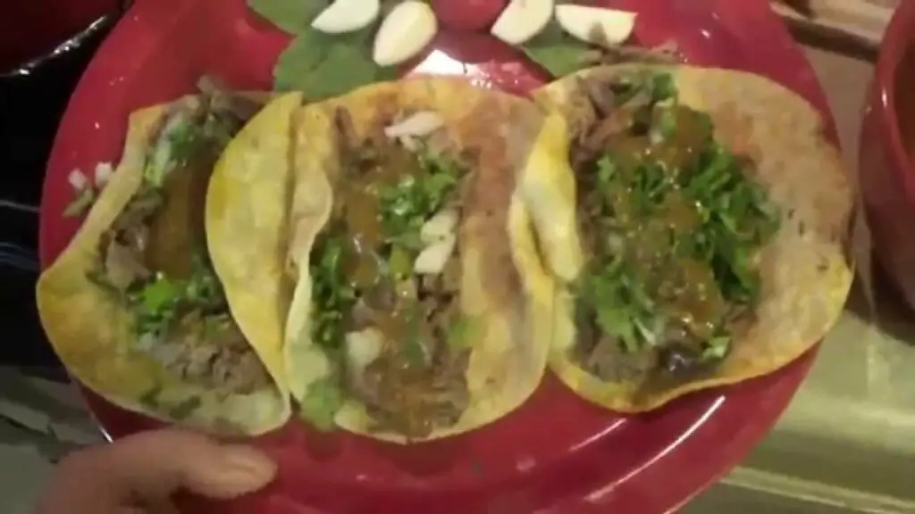 Descubre el auténtico sabor mexicano con los tacos de res originales