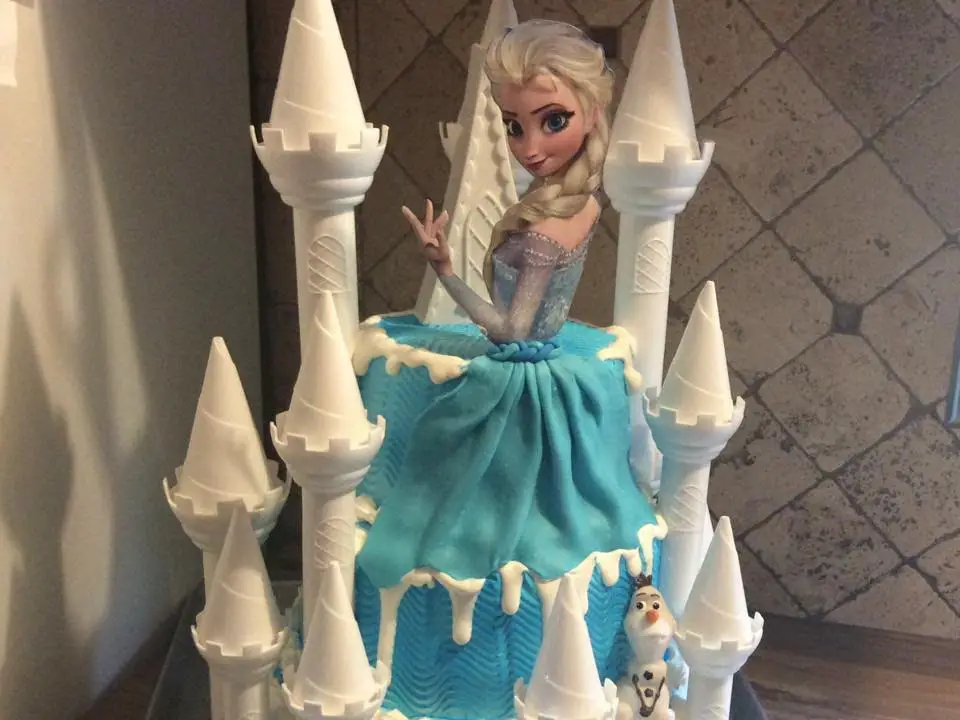 Crea la fiesta perfecta con pasteles de la Frozen