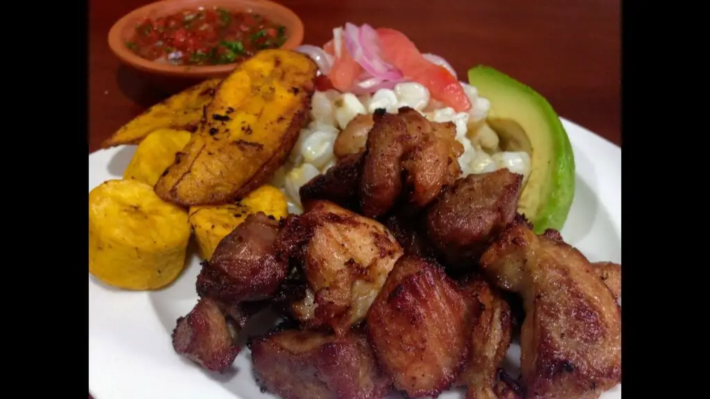 Descubre los sabores de las auténticas fritadas ecuatorianas