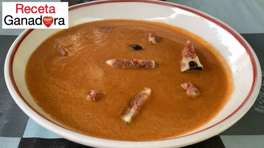 Sorprende a tus invitados con una deliciosa sopa fría de tomates