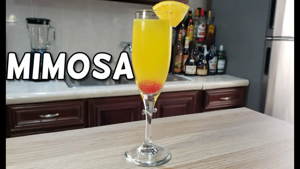 Descubre cómo hacer la mimosa perfecta para tus brindis en casa