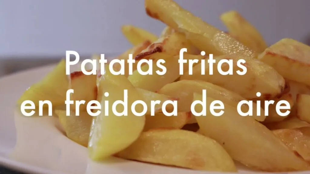 Aprende cómo hacer papas fritas perfectas en freidora de aire en casa.
