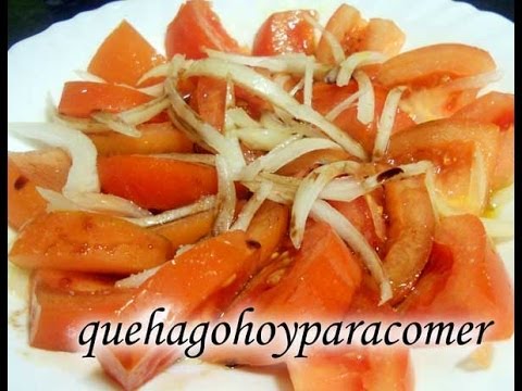 Deléitate con esta ensalada de tomate y cebolleta en solo 20 minutos