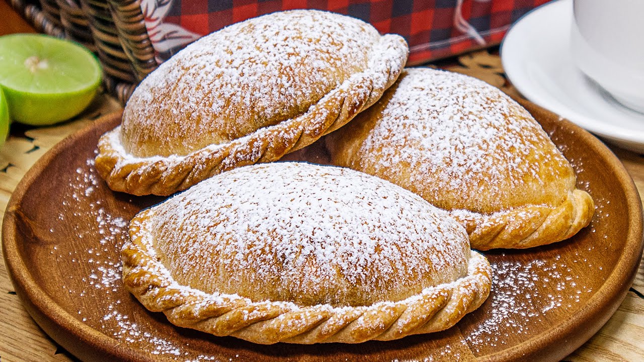 ¡Prueba la deliciosa empanada de carne peruana! ¡Un sabor único en cada