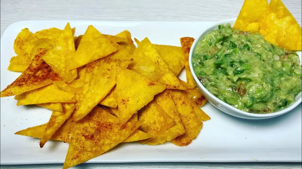 Deléitate con auténticos fritos mexicanos de maíz en tu hogar