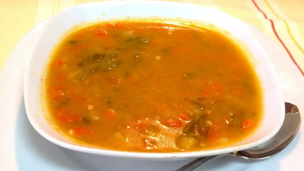 4 condimentos esenciales para dar sabor a tu sopa