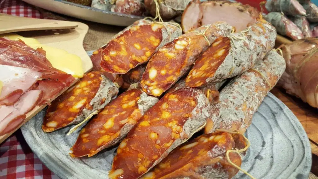 Descubre nuevas formas de cocinar chorizo cantimpalo: recetas deliciosas en tu mesa