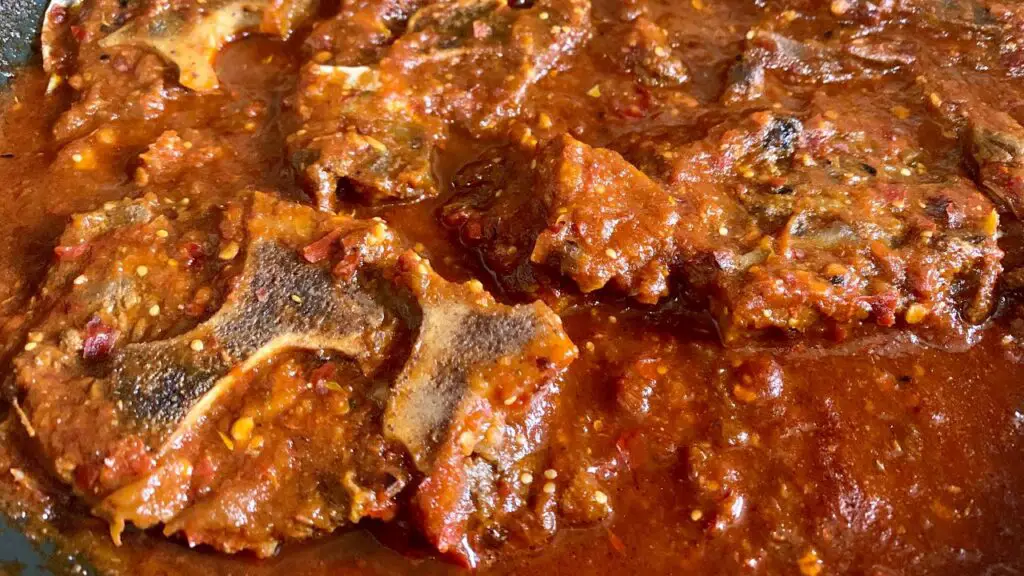 Descubre cómo transformar la carne de res en una exquisita salsa roja en solo 30 minutos